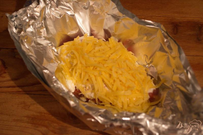 Фото приготовление рецепта: Индюшиное филе в духовке со сметаной и томатом шаг №3