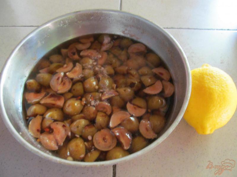 Фото приготовление рецепта: Варенье из диких груш с лимоном шаг №3