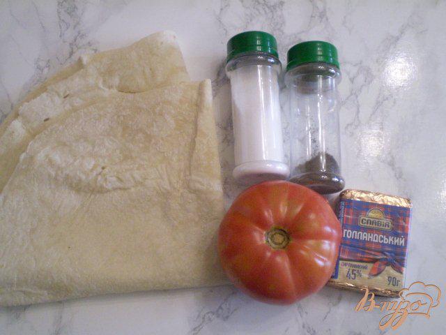 Фото приготовление рецепта: Конвертики на мангале с помидором и сыром шаг №1