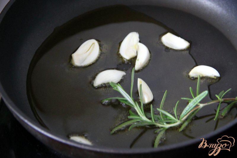 Фото приготовление рецепта: Картофельная лепешка с чесночным ароматом шаг №4