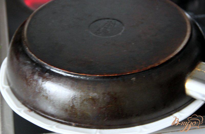 Фото приготовление рецепта: Картофельная лепешка с чесночным ароматом шаг №7