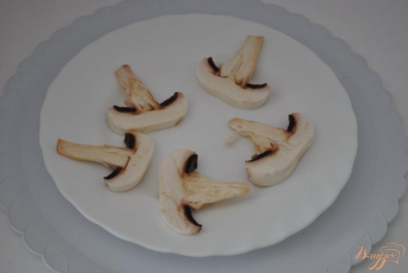 Фото приготовление рецепта: Сендвич с грибами и моцареллой шаг №1