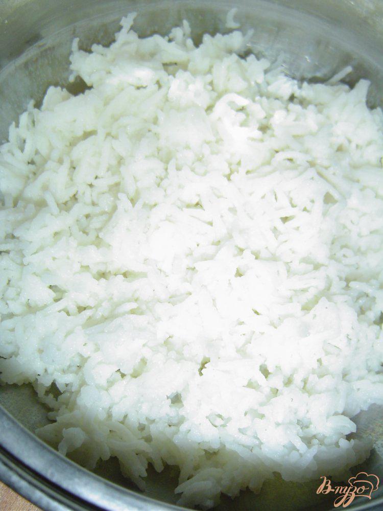 Фото приготовление рецепта: Каша рисовая с яйцами и морковью шаг №1