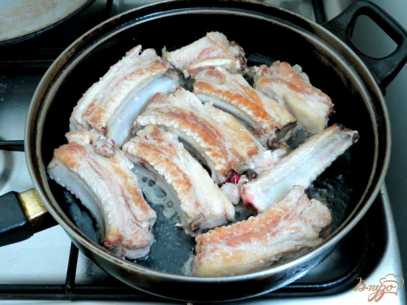 Фото приготовление рецепта: Жаркое из свиных рёбрышек шаг №3