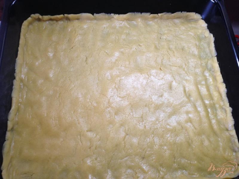 Фото приготовление рецепта: Тертый пирог с облепиховым джемом шаг №4