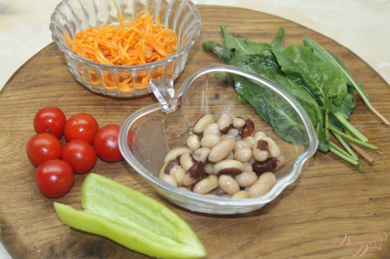 Фото приготовление рецепта: Салат с маринованной утиной грудкой и корейской морковью шаг №5