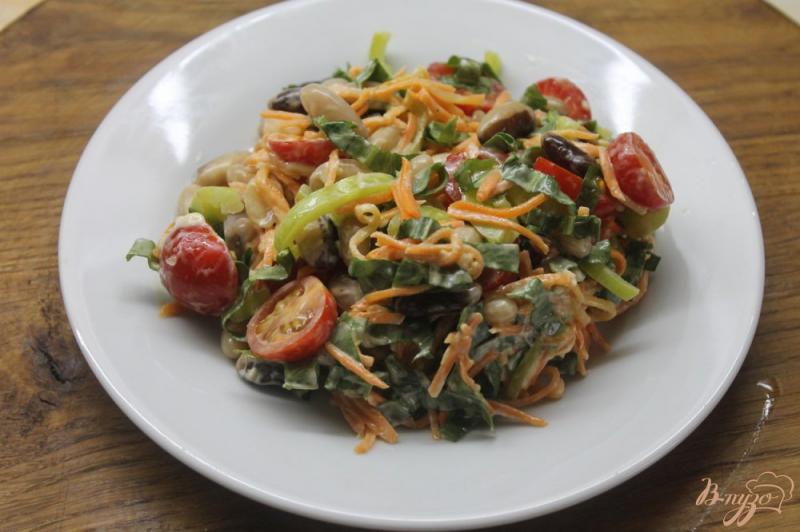 Фото приготовление рецепта: Салат с маринованной утиной грудкой и корейской морковью шаг №8