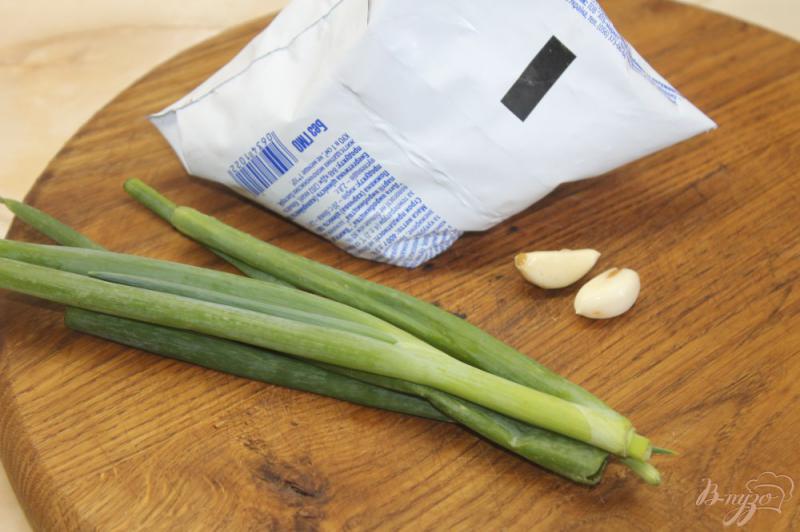 Фото приготовление рецепта: Сочные грибные котлеты с баклажаном и сметанным соусом шаг №6