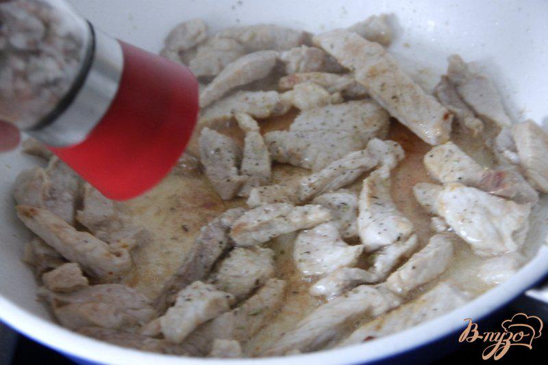 Фото приготовление рецепта: Сковорода со свиными шницелями,  по-мексикански шаг №2