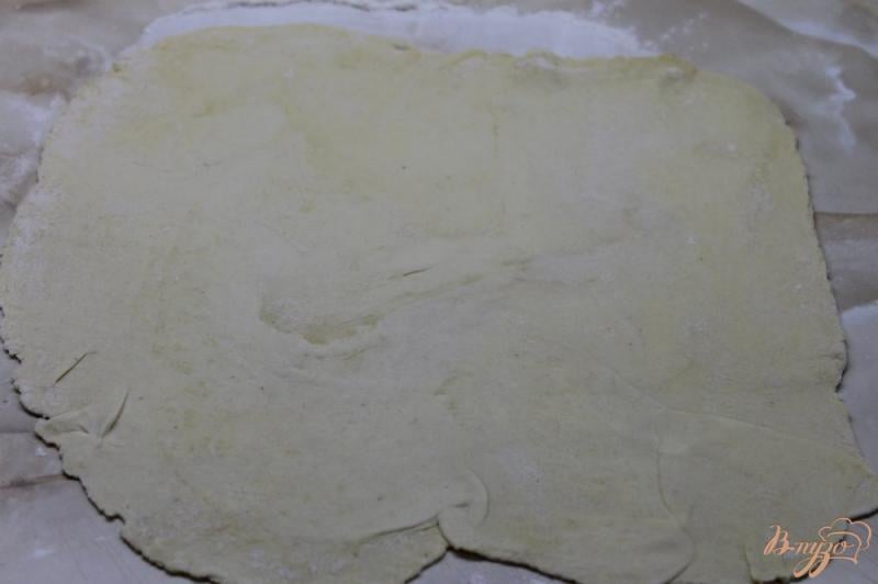 Фото приготовление рецепта: Завитушки с зеленью и чесноком под сыром шаг №5