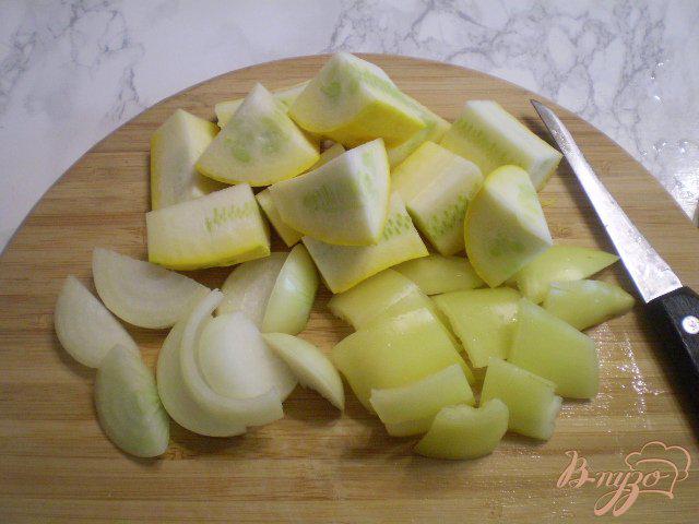Фото приготовление рецепта: Овощи в сметане с чесноком шаг №2