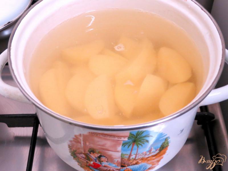 Фото приготовление рецепта: Суп пюре с белыми грибами шаг №2