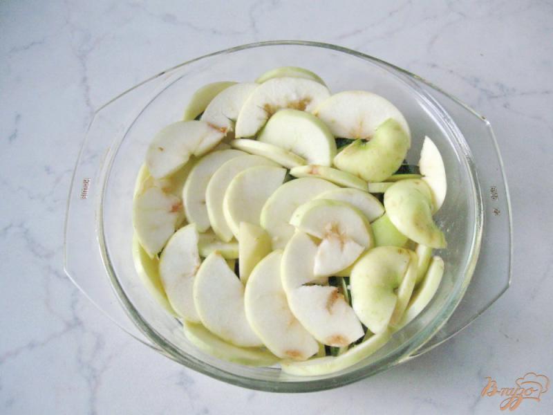 Фото приготовление рецепта: Картофель запечённый с яблоками и цуккини шаг №5