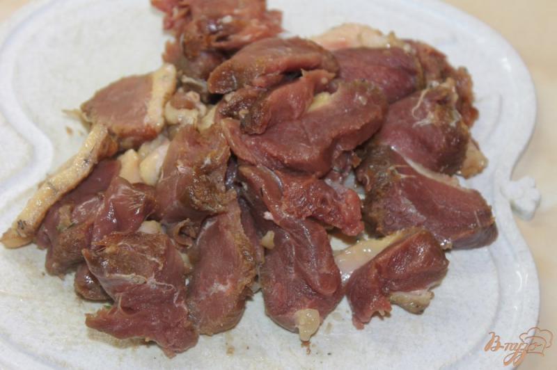 Фото приготовление рецепта: Утиное мясо тушенное с баклажанами в томатном соусе шаг №2