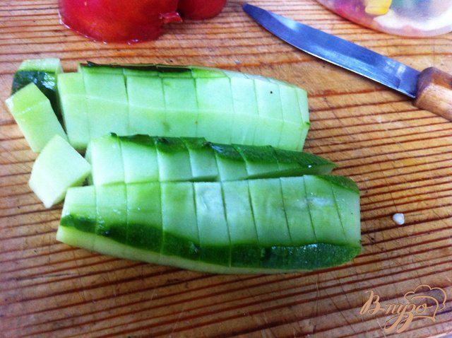 Фото приготовление рецепта: Салат овощной с брынзой шаг №2