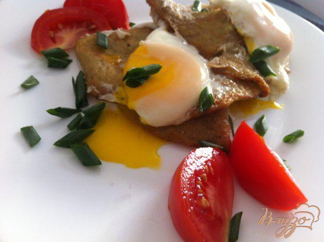 Фото приготовление рецепта: Деревенский завтрак с яйцом шаг №4