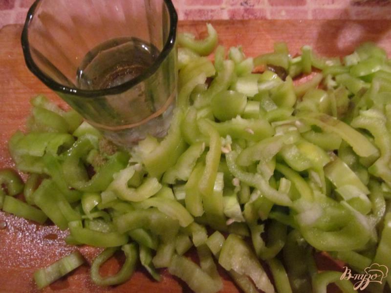 Фото приготовление рецепта: Салат на зиму из кабачков в томате шаг №4