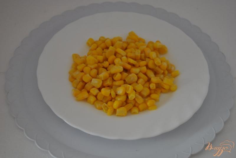 Фото приготовление рецепта: Котлеты с кукурузой и шампиньонами шаг №3