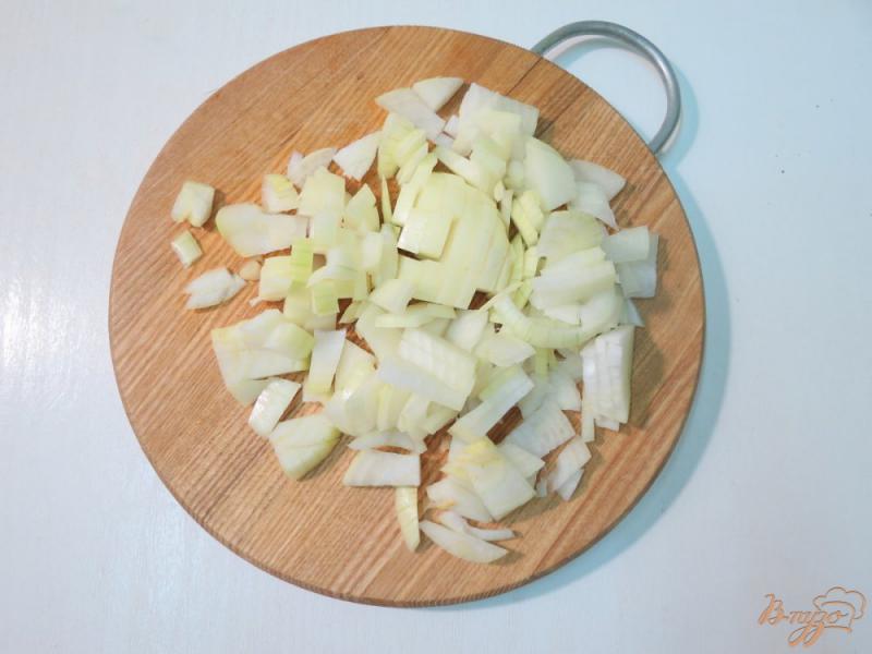 Фото приготовление рецепта: Куриные маффины с грибной начинкой шаг №2