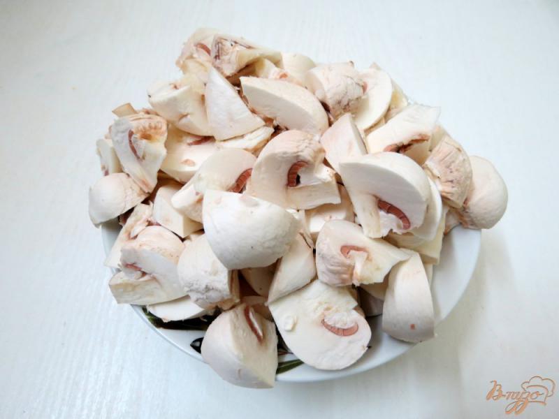 Фото приготовление рецепта: Помидоры фаршированные грибами шаг №2