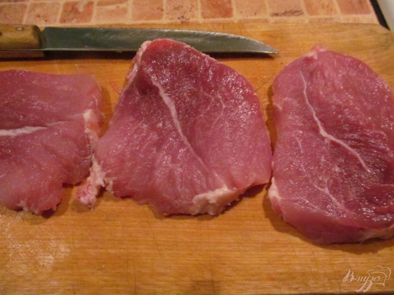 Фото приготовление рецепта: Свиные отбивные тушенные в соусе шаг №1