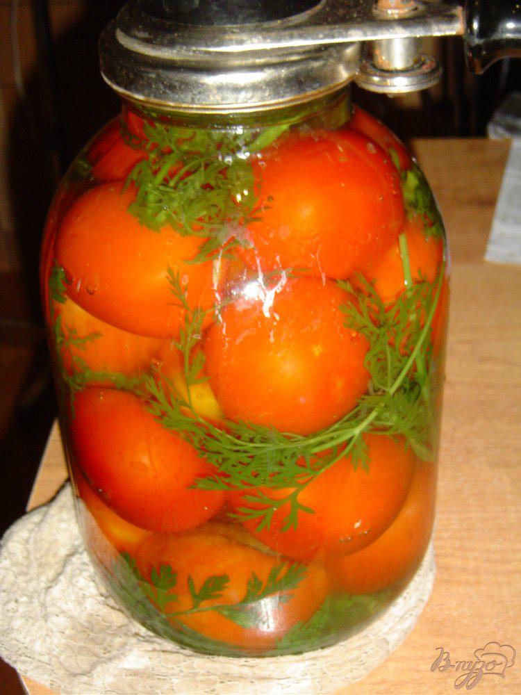 Фото приготовление рецепта: Помидоры с листьями моркови шаг №7