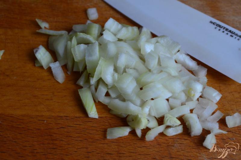 Фото приготовление рецепта: Салат с отварной кукурузой и рисом шаг №4