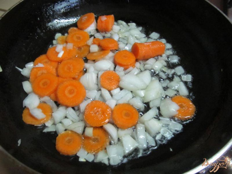 Фото приготовление рецепта: Юшка с грибами и фасолью шаг №4