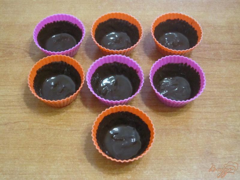 Фото приготовление рецепта: Сырки в шоколаде шаг №3