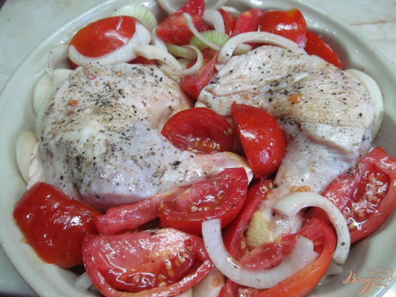 Фото приготовление рецепта: Куриные окорока в помидорах шаг №5