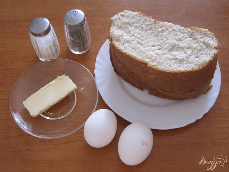 Фото приготовление рецепта: Яйца в гренках шаг №1