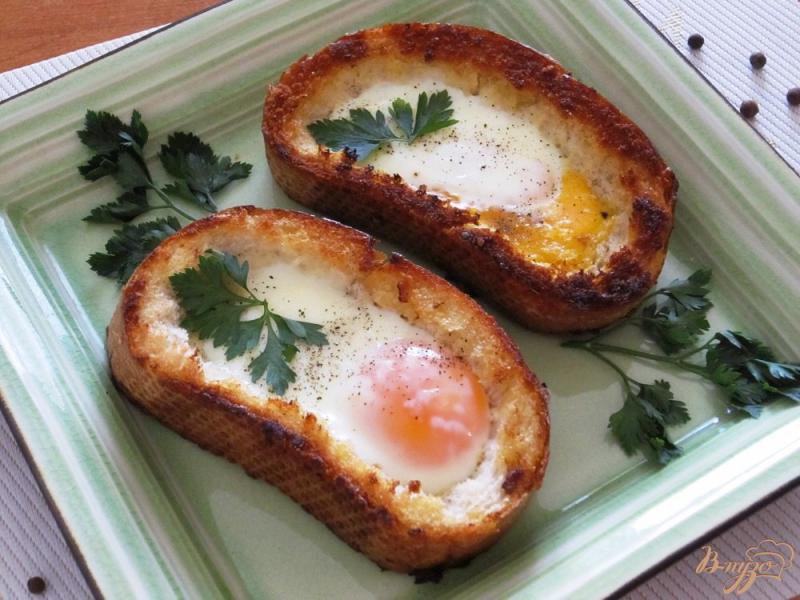 Фото приготовление рецепта: Яйца в гренках шаг №8