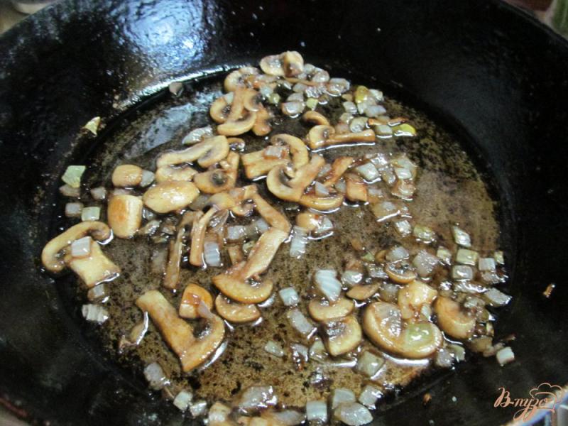 Фото приготовление рецепта: Запеканка из макарон с грибами шаг №2