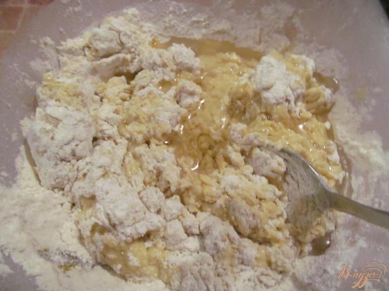Фото приготовление рецепта: Хлеб на молоке с куркумой и овсяными хлопьями шаг №3