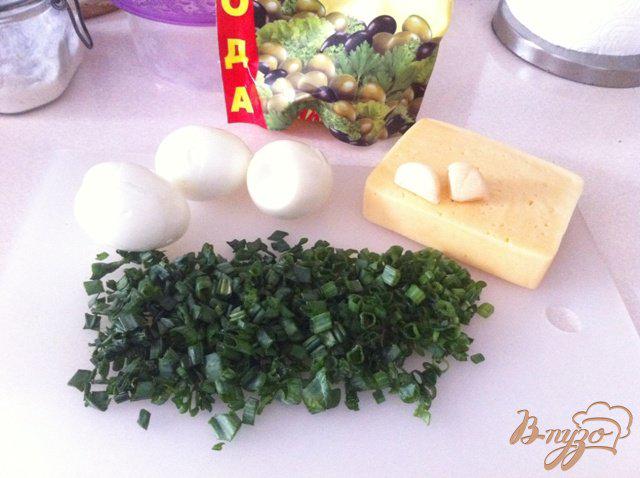 Фото приготовление рецепта: Сырный салат в помидорах шаг №1