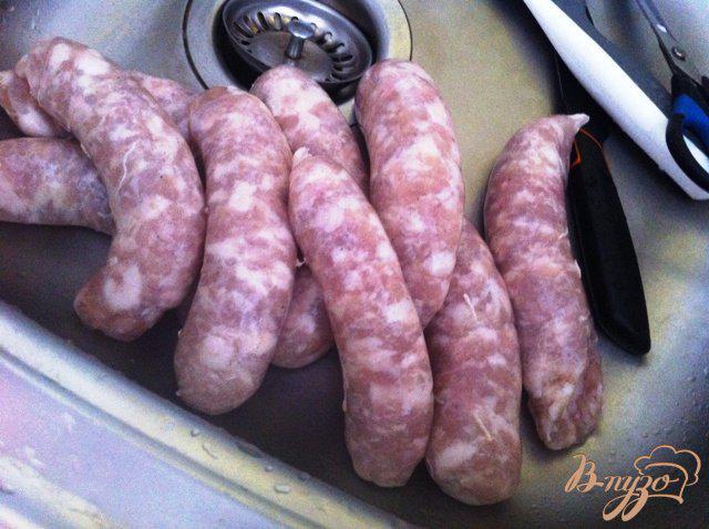 Фото приготовление рецепта: Куриные колбаски с картофелем, запеченные в духовке шаг №2
