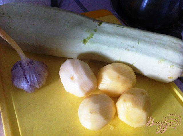 Фото приготовление рецепта: Картофельно-кабачковые оладьи из духовки шаг №1