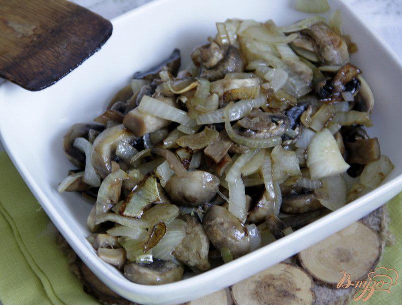 Фото приготовление рецепта: Рагу из кабачков, грибов и перца шаг №3