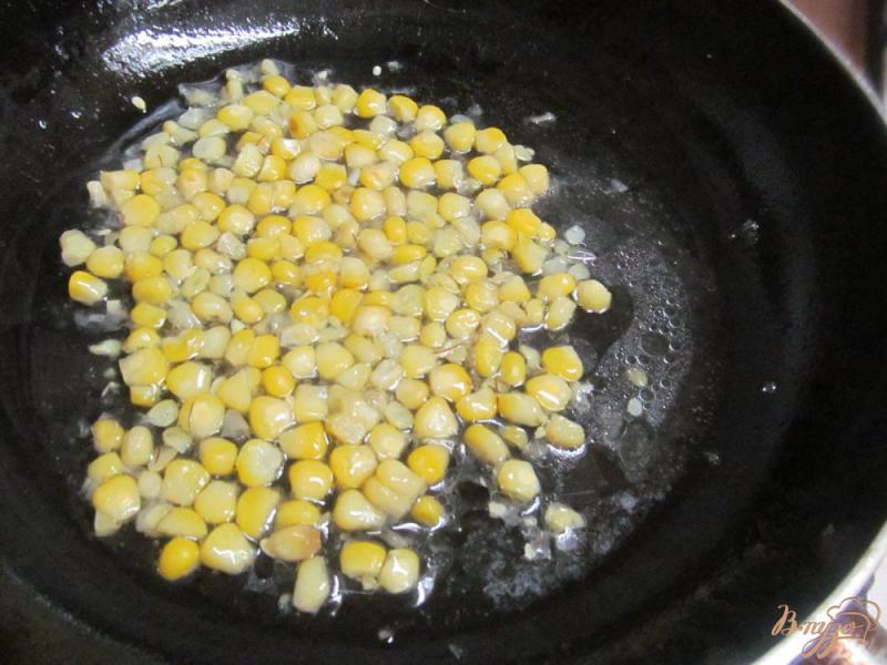 Фото приготовление рецепта: Салат из замороженной кукурузы шаг №5