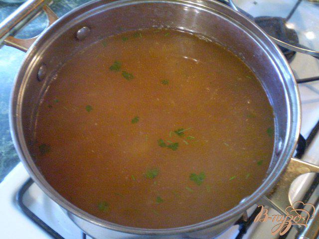 Фото приготовление рецепта: Скорый суп с консервой шаг №4