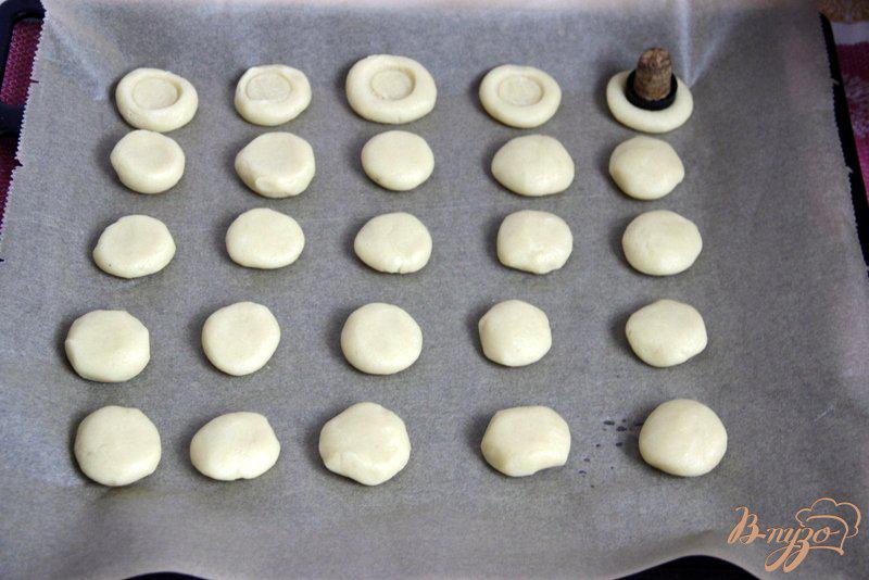 Фото приготовление рецепта: Печенье с повидлом шаг №7