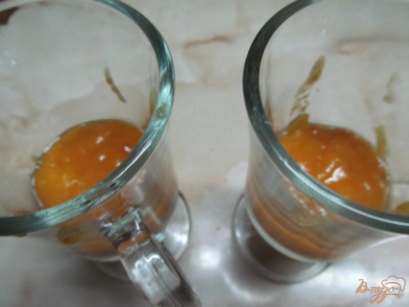Фото приготовление рецепта: Персиковое пюре с заварным кремом шаг №4