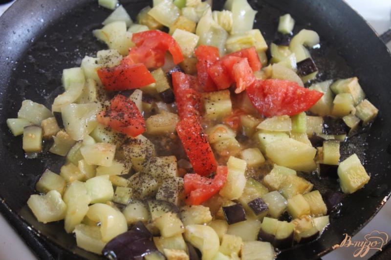 Фото приготовление рецепта: Теплый овощной салат с винным уксусом шаг №5