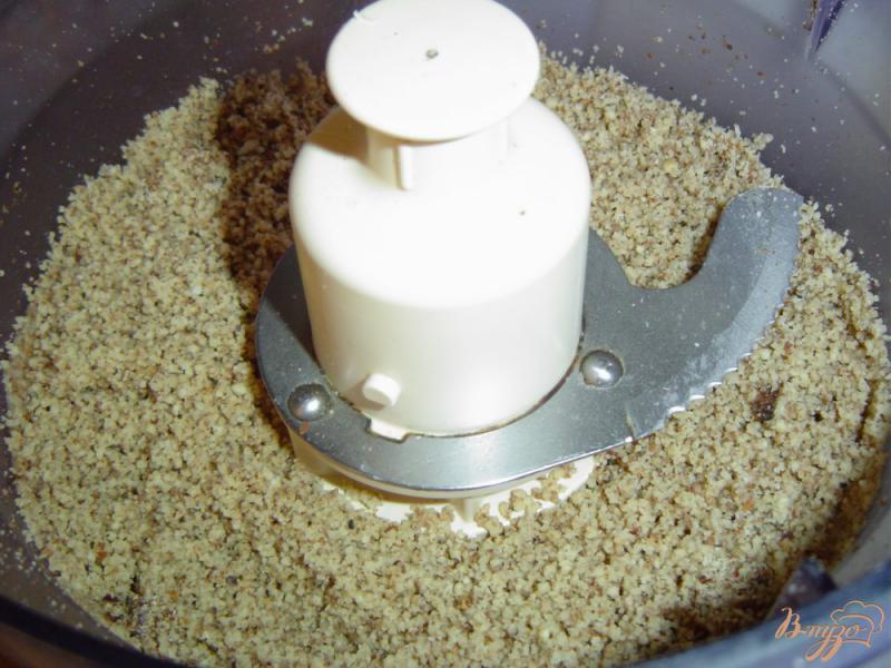Фото приготовление рецепта: Рулетики из баклажанов с орехами шаг №2