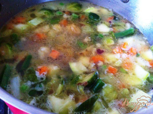 Фото приготовление рецепта: Овощной суп-пюре с куриными колбасками шаг №8