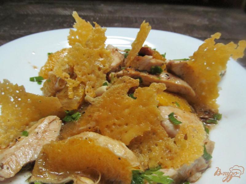 Фото приготовление рецепта: Салат из курицы с апельсином шаг №10