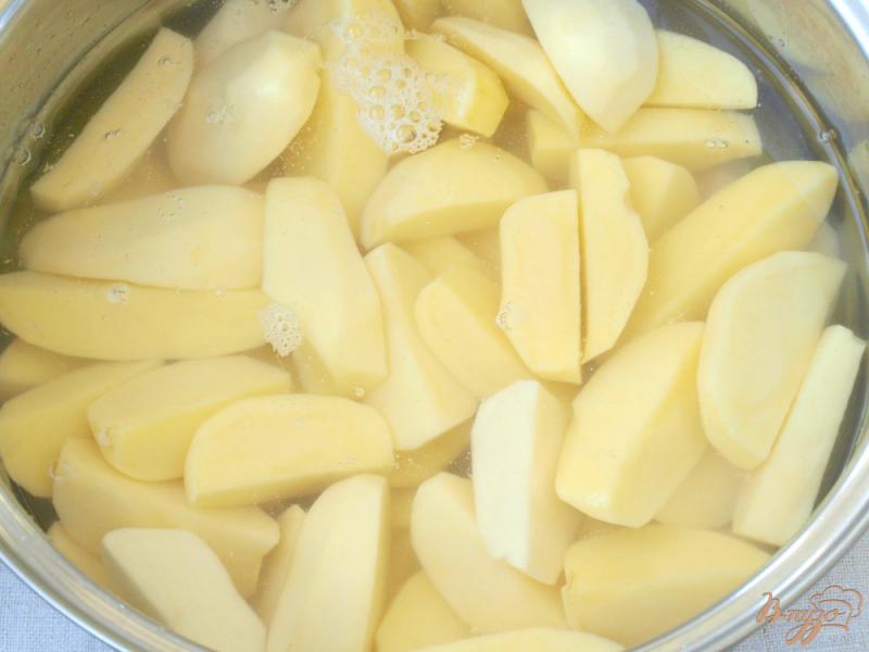 Фото приготовление рецепта: Картошка запечённая в соевом соусе шаг №1