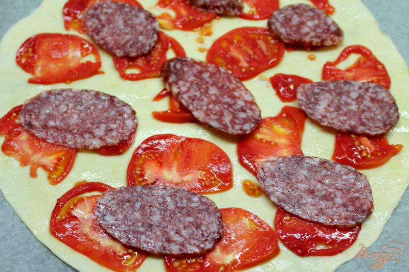 Фото приготовление рецепта: Пицца на слоеном тесте шаг №3