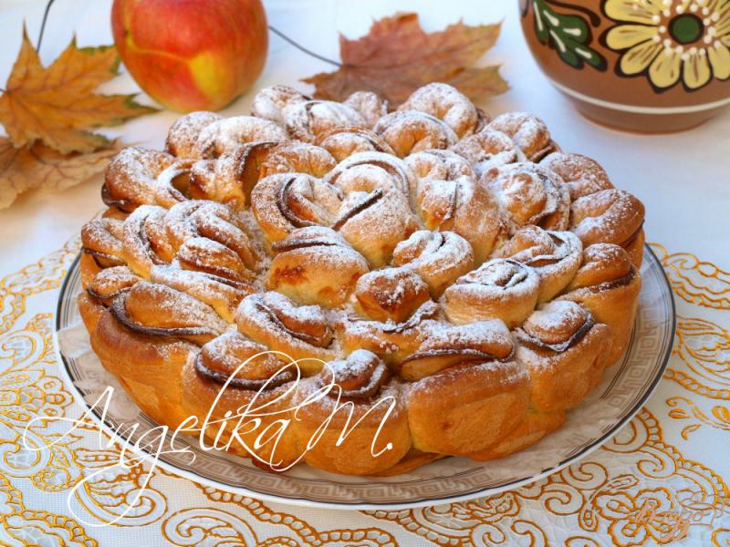 Фото приготовление рецепта: Яблочный пирог «Хризантема» шаг №7