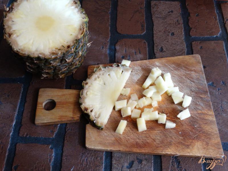 Фото приготовление рецепта: Голень индейки маринованная в ананасе шаг №2